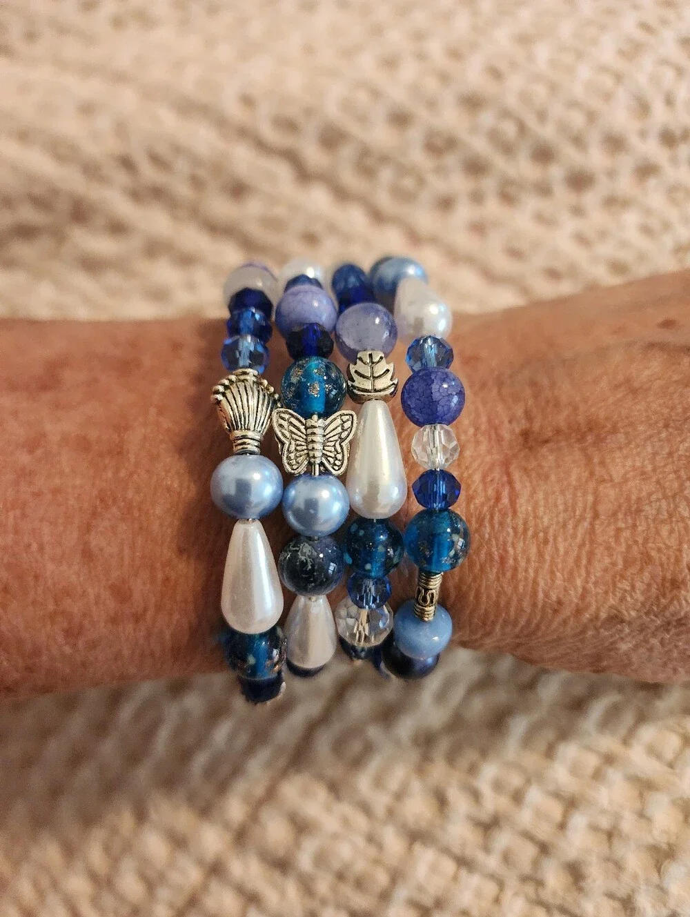 Lot Of 3 Vintage Bracelets Blue Beaded Coil Pearl And Brown Elastisticized